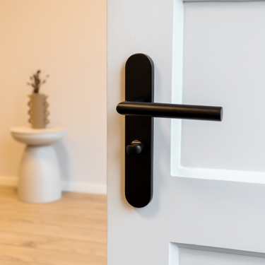 Mantua deurklink zwart met afgerond schild - WC63/8 badkamersluiting