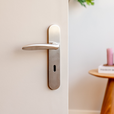 Benevento deurklink RVS met afgerond schild SL72