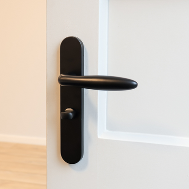 Pratona deurklink zwart met afgerond schild WC63/8 badkamersluiting