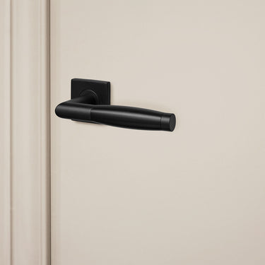 Ascoli deurklink zwart met vierkant rozet