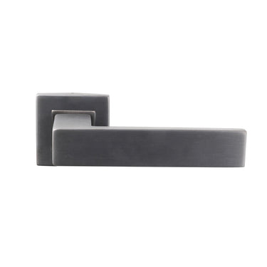 Imperio deurklink Gun Metal PVD gecoat met vierkant rozet