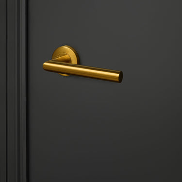 Mantua deurklink mat goud PVD gecoat met rond rozet