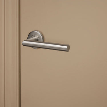 Mantua deurklink rvs met rond rozet