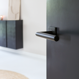 Mantua deurklink zwart met vierkant rozet kopen