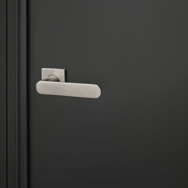 Novara deurklink RVS met vierkant rozet