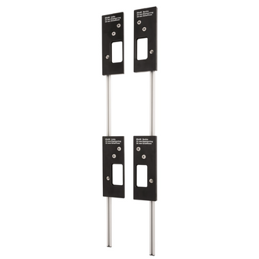 Universele freesmal set 89x89 mm voor scharnieren op aluminium koppelstangen op witte achtergrond
