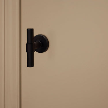 Pesaro deurklink zwart met rond rozet