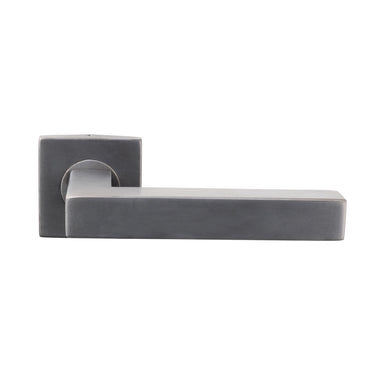 Viterbo deurklink Gun Metal PVD gecoat met vierkant rozet