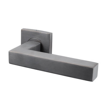 Viterbo deurklink Gun Metal PVD gecoat met vierkant rozet