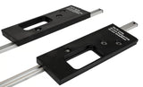 Close-up van twee zwarte kunststof freesmallen uit de freesmalset voor 76x76 mm scharnieren