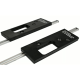 Close-up van twee zwarte kunststof freesmallen uit de freesmalset voor 76x76 mm scharnieren